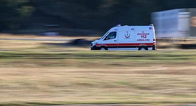 Çocukları kurtarmak isterken otomobilin çarptığı genç hayatını kaybetti