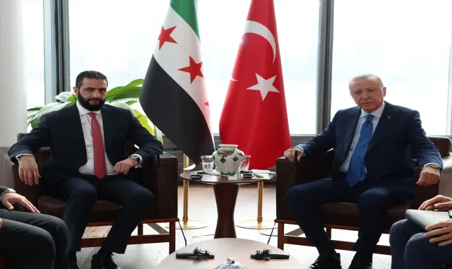 Cumhurbaşkanı Erdoğan, BM 80. Genel Kurulu için bulunduğu New York'taki Türkevi'nde Suriye Cumhurbaşkanı Şara ile bir araya geldi