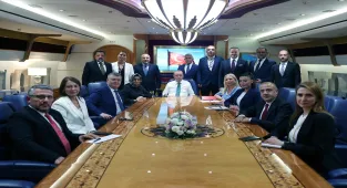 Cumhurbaşkanı Erdoğan, Katar dönüşü gazetecilerin sorularını yanıtladı: (1)