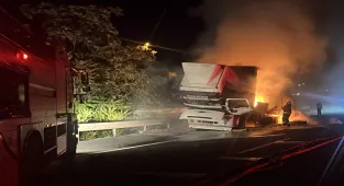Eskişehir'de seyir halindeki tırda çıkan yangın söndürüldü