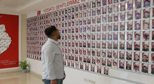 Gazi uzman çavuş, şehit yakınları ve gaziler için mesaisini sürdürüyor