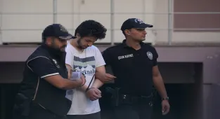 GÜNCELLEME 2 - İzmir'de polis merkezine silahlı saldırı düzenleyen saldırgan ve 6 şüpheli tutuklandı