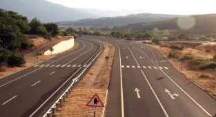 GÜNCELLEME 4 - Kastamonu-Karabük sınırındaki iki orman yangınına müdahale sürüyor