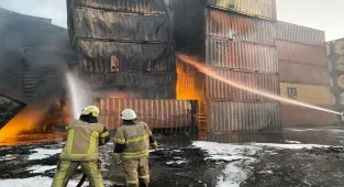 GÜNCELLEME - Aliağa'daki Nemport Limanı'nda çıkan yangın kontrol altına alındı