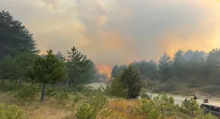 GÜNCELLEME - Karabük'te çıkan orman yangınına havadan ve karadan müdahale ediliyor
