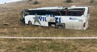 GÜNCELLEME - Sivas’ta yolcu otobüsü ile tırın çarpıştığı kazada 23 kişi yaralandı