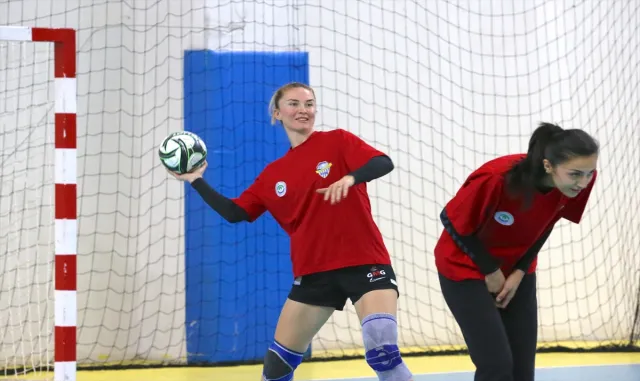 Hentbol Kadınlar Süper Ligi'nin yeni ekibi Odunpazarı'nın hedefi ilk dört