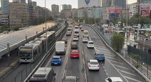 İstanbul'da yeni eğitim öğretim yılının ilk gününde trafik yoğunluğu yaşanıyor