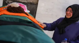 İzmir'de çocuğun nakliye asansöründen koltuk düşmesi sonucu ölümüne ilişkin 2 şüpheli tutuklandı