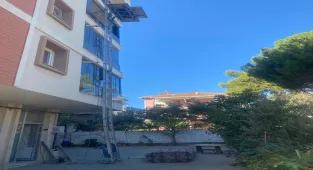 İzmir'de üzerine nakliye asansöründen koltuk düşmesi sonucu ölen çocuğun cenazesi defnedildi