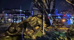 Kocaeli'de panelvan ile hafif ticari aracın çarpıştığı kazada yaralanan çocuk yaşamını yitirdi