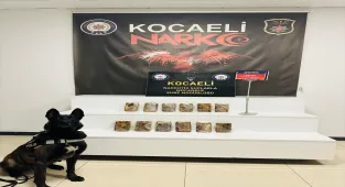 Kocaeli'de yolcu otobüsünde 6 kilo 765 gram eroin yakalanmasına ilişkin 2 şüpheli tutuklandı