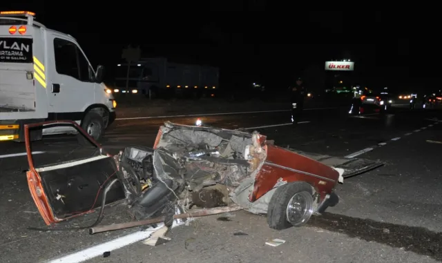Manisa’da kamyonetle otomobilin çarpışması sonucu 5 kişi öldü, 6 kişi yaralandı