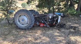 Tokat'ta devrilen traktörün sürücüsü hayatını kaybetti