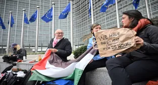 AB Komisyonu önünde İsrail'le normalleşme karşıtı protesto