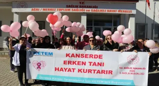 Ağrı'da kadın sağlık çalışanları meme kanseri farkındalığı yürüyüşü yaptı