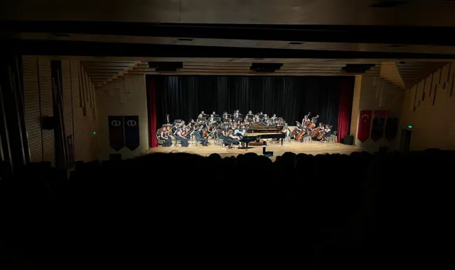 Anadolu Üniversitesi Senfoni Orkestrası konser verdi