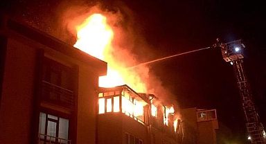 Bursa'da Yedek Parça Satılan İş Yerinde Çıkan Yangın Söndürüldü