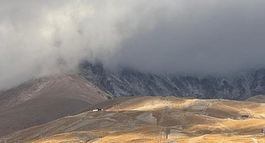 Erciyes Dağı'na kar yağdı!