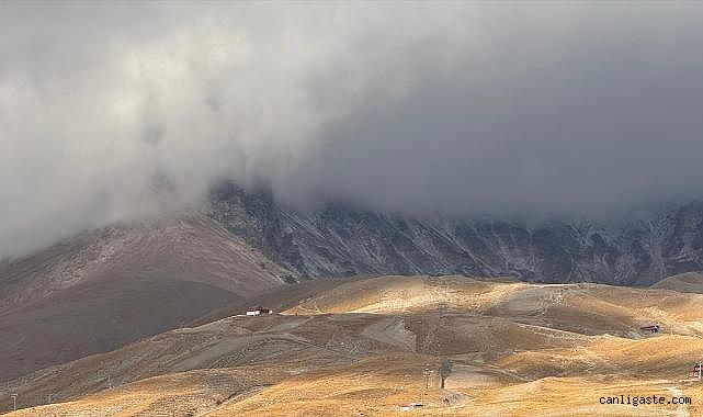 Erciyes Dağı'na kar yağdı!