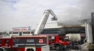 GÜNCELLEME - Başkentte sanayi sitesindeki iş yerinde çıkan yangın söndürüldü