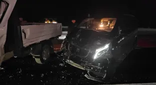 Çorum'da kamyonet ile minibüsün çarpıştığı kazada 7 kişi yaralandı