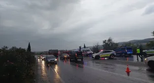 Denizli'de midibüsün devrildiği kazada 1 kişi öldü, 32 kişi yaralandı