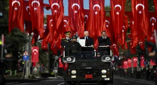 İstanbul'da Cumhuriyet'in 102. yıl dönümü dolayısıyla tören düzenlendi