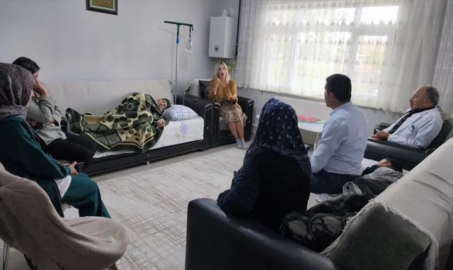 Karakeçili'de hastalar evlerinde ziyaret edilerek tedavileri yapılıyor