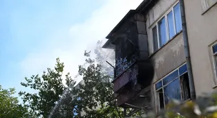Kayseri Talas'ta 2 katlı binada yangın