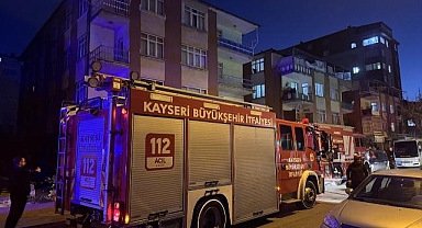 Kayseri'de 4 katlı binada yangın: 4 çocuk dumandan etkilendi