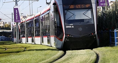 Kayseri'de tramvayın yolcuya çarpmasını güvenlik görevlisinin dikkati önledi