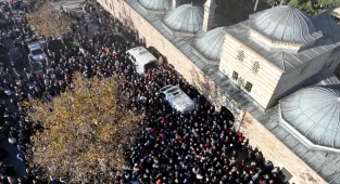 Kocaeli'de çöken binanın enkazında hayatını kaybeden anne ve baba ile 2 çocuğunun cenazeleri defnedildi