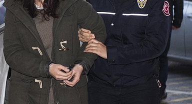 Kuyumcuya sahte altın satarken yakalanan kadın tutuklandı