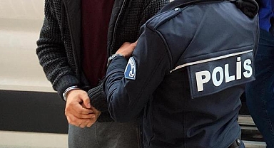 Müşteri gibi girdiği kuyumcuda hırsızlık yaptı yakalandı