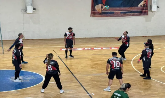Nallıhan'da kurumlar arası voleybol turnuvası başladı