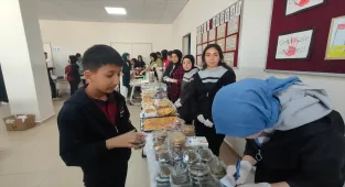 Ulaş'ta öğrenciler Gazze'ye destek kermesi düzenledi