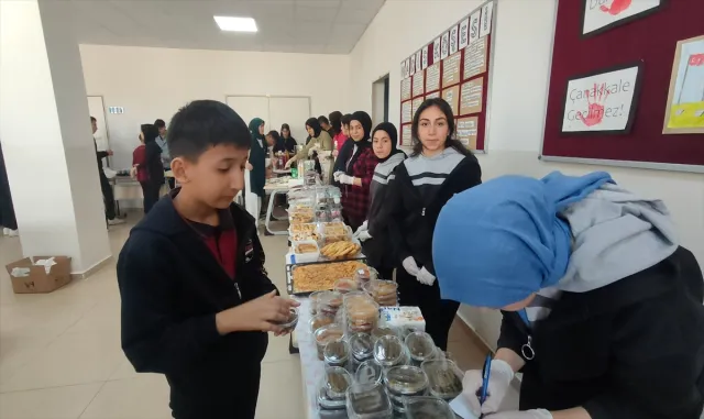 Ulaş'ta öğrenciler Gazze'ye destek kermesi düzenledi