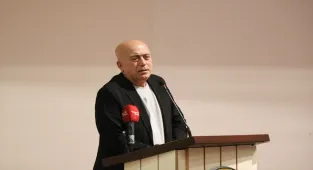 Yazar Gürsel Korat, ERÜ'de öğrencilerle buluştu