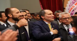 Yeniden Refah Partisi Genel Başkanı Erbakan, partisinin Sivas il kongresine katıldı