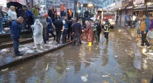 Zonguldak'ta sağanak hayatı olumsuz etkiliyor
