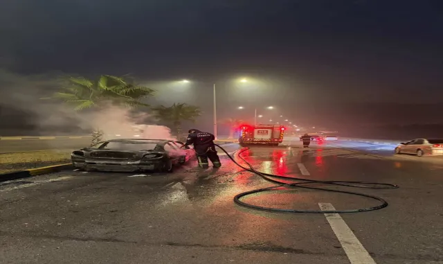 Adana'da seyir halindeki otomobilde çıkan yangın söndürüldü