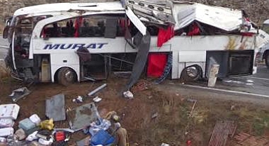 Afyonkarahisar'da yolcu otobüsü devrildi: 2 kişi hayatını kaybetti