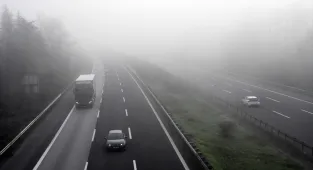 Anadolu Otoyolu'nun Düzce kesiminde sis görüş mesafesini düşürdü