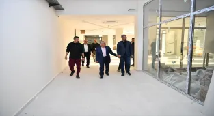 Başkan Büyükkılıç, yapımı devam eden Altınoluk Sosyal Yaşam Merkezi'ni denetledi