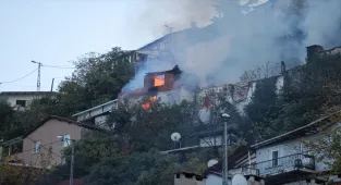 Bursa'da 2 katlı evde çıkan yangında 1 kişinin cesedi bulundu