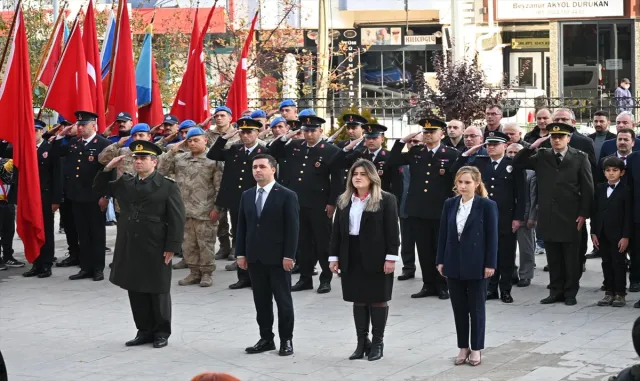 Büyük Önder Atatürk'ü anıyoruz