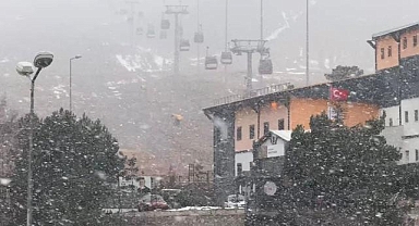 Erciyes'te aniden başlayan kar yağışı