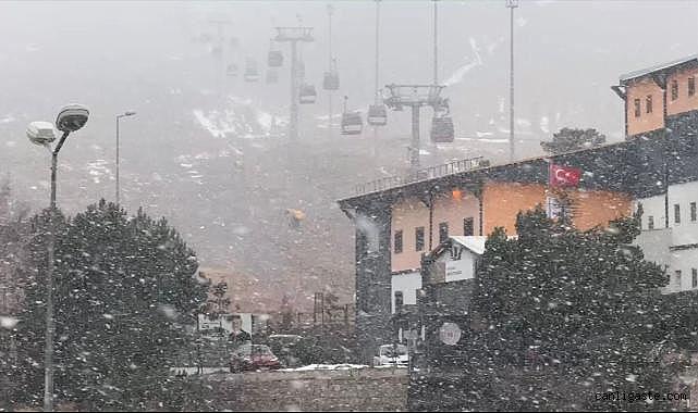 Erciyes'te aniden başlayan kar yağışı