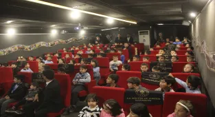 Gezen Sinema Tırı Zara'da öğrencilerle buluştu